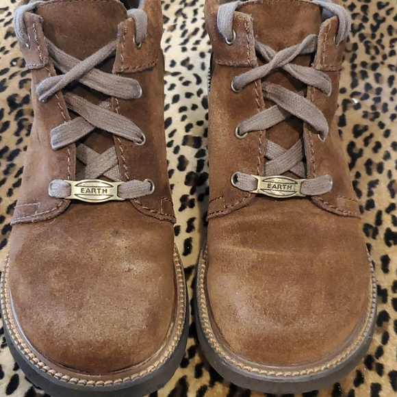 Earth Shoes Brown Suede Ankle Boot Size 7 1/2 - Picture 8 of 10